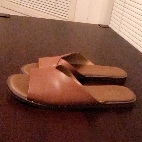 Slippers - Picture 3 of 3